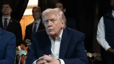 Trump Aumenta Tarifas em Resposta à Suprema Corte: Estratégia para a Indústria Americana!