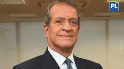 Bolsonaro organiza nomeações para 2026: Nomes de Michelle e Bia Kicis em destaque!