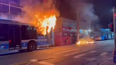 Incêndios em Ônibus: Investigação Aprofunda-se em São Paulo Após Incidentes Surpreendentes