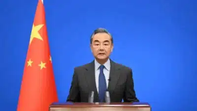 China Alerta: Declarações de Takaichi sobre Taiwan Despertam Preocupação e Críticas Frias