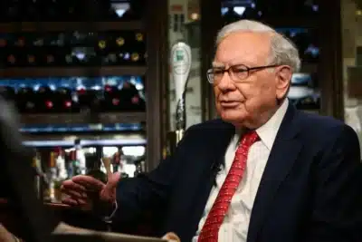 Buffett faz aposta ousada em energia tradicional e lucra com a crise global!