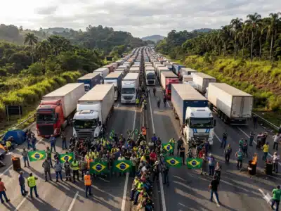 Caminhoneiros em Greve: Multas e Bloqueios Colocam Economia e Cotidiano em Risco!