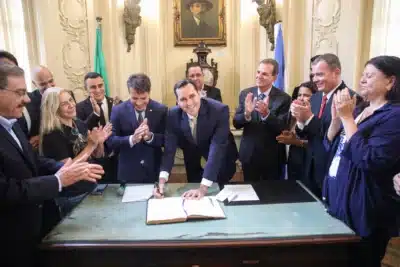 Eduardo Paes Renuncia e Cavaliere Assume Prefeitura do Rio de Janeiro!