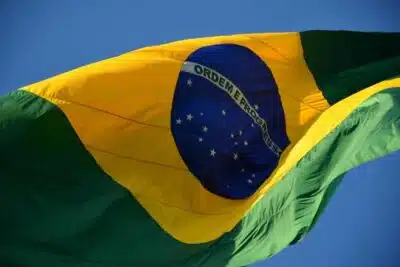 Brasil em Crise? Decisão Governamental Desperta Alerta e Desinformação Global!