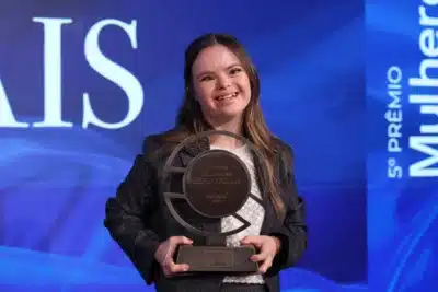 Vitória Mesquita Inova no Debate Sobre Síndrome de Down e Capacitismo!