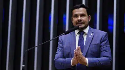 (PL-AM) Lidera na Disputa ao Senado no Amazonas: Pesquisa Revela Avanço!