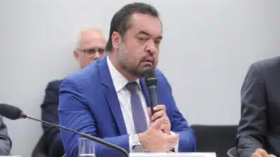 Cláudio Castro em Crise: Exoneração e Renúncia Implicam em Drama no Rio de Janeiro!