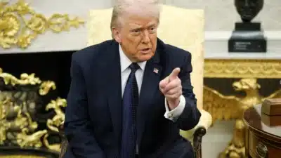 Trump Desbrava Reviravolta no Mercado: Ações Disparam e Crise no Oriente Médio!