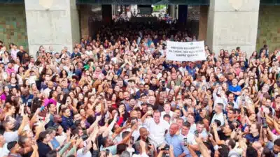 Eduardo Paes faz gesto simbólico ao deixar a prefeitura do Rio com emoção!