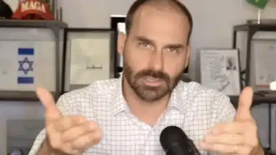 Eduardo Bolsonaro ataca Moraes e defende sanções internacionais a seu pai!