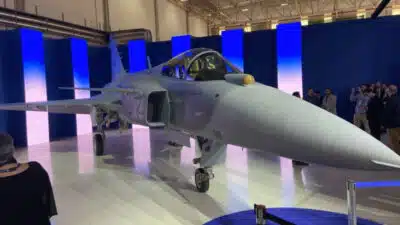 Brasil lança caça supersônico revolucionário: F-39E Gripen impressiona!