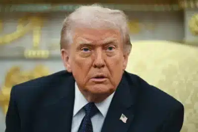 Trump adia ultimato ao Irã: negociações diplomáticas abrem caminho para o Oriente Médio