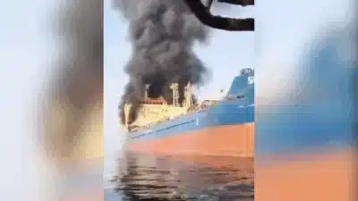 Petroleiro Skylight Sob Ataque no Estreito de Ormuz: Tripulantes Feridos e Crise Global!