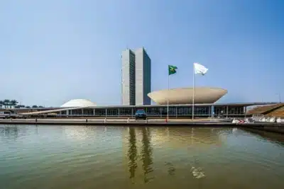 Misoginia Criminalizada: Ataque Radical na Câmara e Guerra Política!