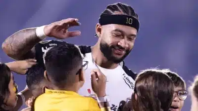 Corinthians em Crise: Negocia Renovação de Depay em Xeque com Lesão Surpreendente!