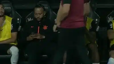 Memphis Depay choca com atitude e celular no Corinthians – Repercussão!