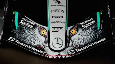 Mercedes choca Japão: Lobo que “pisca” causa furor na pista de Suzuka!