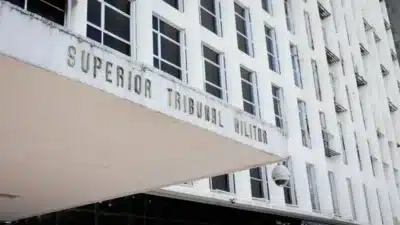 STM Mantém Bolsonaro no Processo, Decisão Polêmica Reage no Judiciário