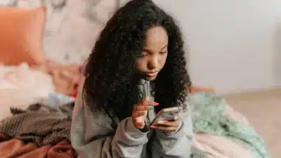 Jovens e Redes Sociais: Relatório Chocante Revela Queda no Bem-Estar!