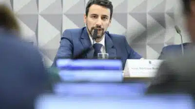 Banco C6 Consignado Confronta INSS: Reembolso e Operação em Jogo na Justiça