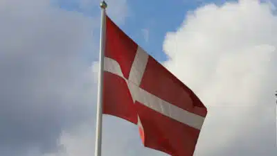 Dinamarca em Eleições Cruciais: Frederiksen Busca Consolidação e Nova Aliança Política!