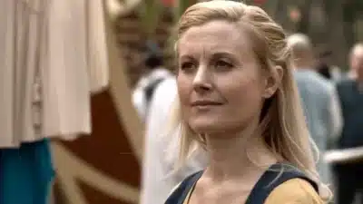 Carrie Anne Fleming, Estrela de “Supernatural” e “iZombie”, Falece aos 51 Anos – Detalhes Tristes