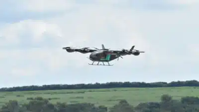 Embraer Surpreende com “Carro Voador”: Teste de Voo e Pedidos Recordes!