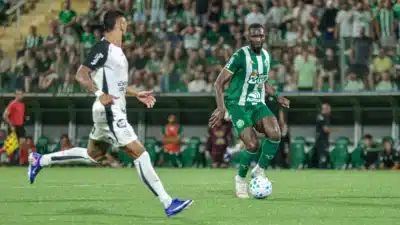 Yannick Bolasie Surta Irônia Explosiva Contra o Corinthians e a Arbitragem!