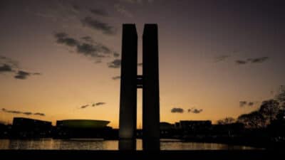 PEC Radical: Governo do PT Busca Extinguir Escala de 6×1 em Ano Eleitoral de 2026