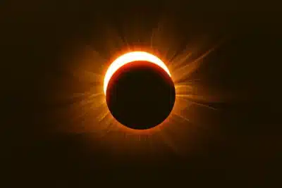 Eclipse Solar Total de 2026: Espectáculo Inesquecível na Europa e Atlântico Norte!