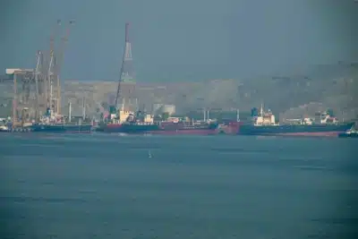 Crise EUA-Irã Aumenta Volatilidade Global e Ameaça Mercados em 2026