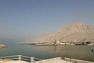 Estreito de Ormuz em Crise: Petróleo Paralisado e Preços Disparam em 2026!