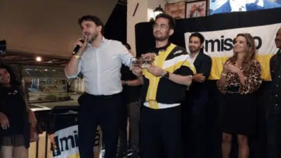 Renan Santos ataca Flávio Bolsonaro, acusa “ladrão” e mira em 10&percnt; dos votos em 2026!