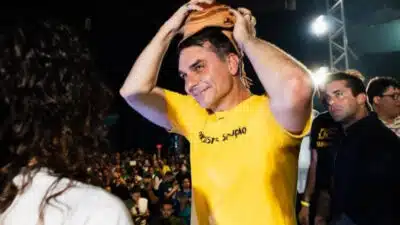 Flávio Bolsonaro Abandona Jingle Polêmico Após Críticas em Natal RN