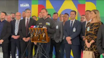 Caminhões em Alerta: Governo e Setor Rodoviário Evitam Paralisação Urgente!