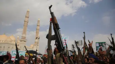 Houthi lança míssil contra Israel e aprofunda crise no Oriente Médio!