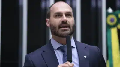 Ministro Moraes Autoriza Uso de Dados Contra Eduardo Bolsonaro em Caso Polêmico
