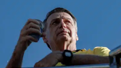 Bolsonaro em Estado Crítico: Evolução Clínica e Desafios na UTI em Brasília