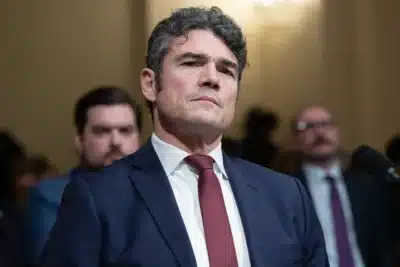 FBI Investiga Ex-Diretor do NCTC por Vazamento de Informações Sensíveis!