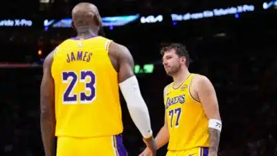 Lakers Destroem o Heat com Atuação Explosiva de Doncic e Triplo-Duplo de LeBron!