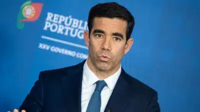 Governo Português endurece lei de imigração: novas regras e expulsões!