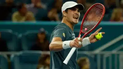 Alcaraz Destrói Rival e Garante Avanço Surpreendente no Masters de Miami!