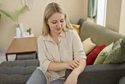 Pele Revela Segredos: Estresse, Alergias e a Verdadeira Causa do Envelhecimento?