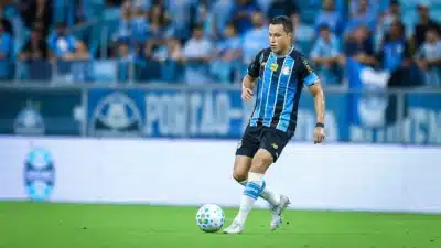 Grêmio: Cirurgia de Sucesso em Marlon e Retorno Prometido aos Gramados!