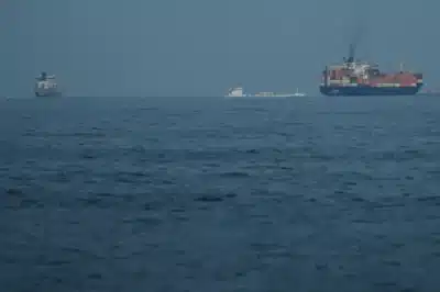 Irã Desbrava Estreito de Ormuz: Ameaças e Crise em Teerã!