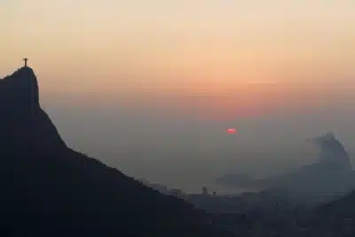 Frio Atrasado? Outono Surpreende com Calor e Chuvas Intensas em Todo o Brasil!