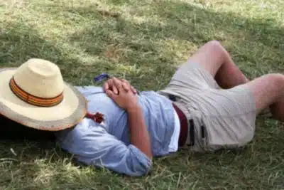 Cochilos Longos Aumentam Risco de Morte em Adultos, Alerta Estudo Impactante