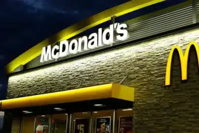 McDonald’s e Robôs Humanoides: Inovação Radical que Surpreende o Mundo!