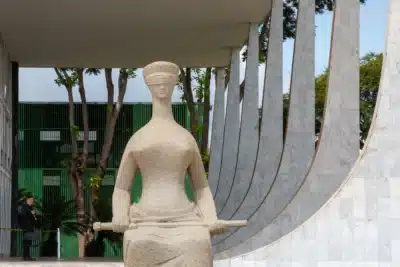 Fachin sob pressão: STF enfrenta crise interna e busca solução para caso Master!