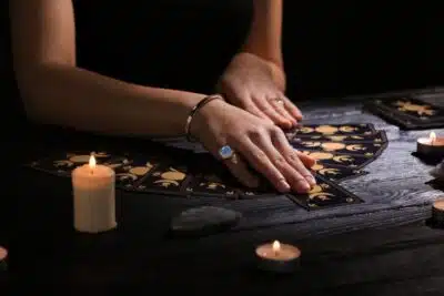 Tarot Revela: Cartas do Amor e Transformações Que Impactarão Seu Dia!